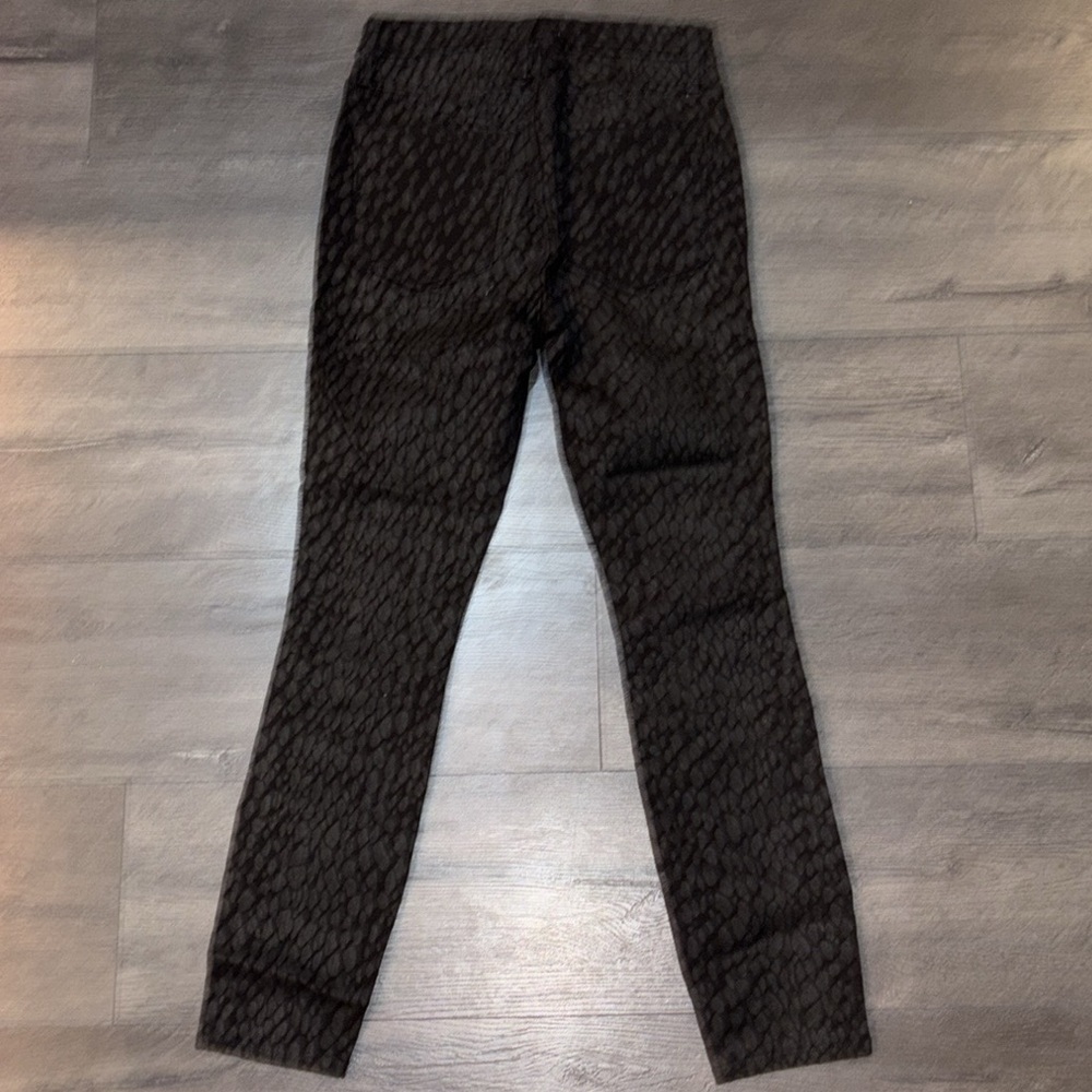 Good American Good Legs Crop Animal Print Jean Size 27 / 4 Black STRETCH! - Picture 10 of 15